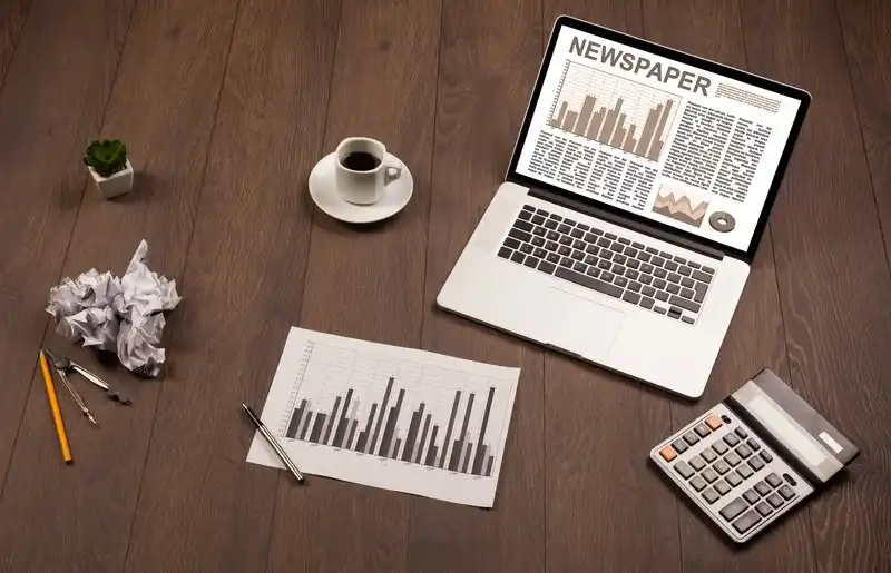 How does SEO impact digital journalism content distribution?